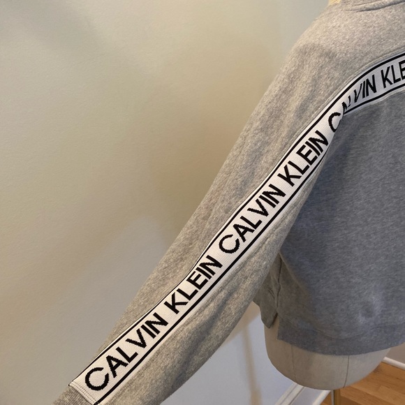 Calvin Klein Womens Gray Sweatshirt w White Calvin Klein Bank Back/Arms /Size M - Picture 7 of 14